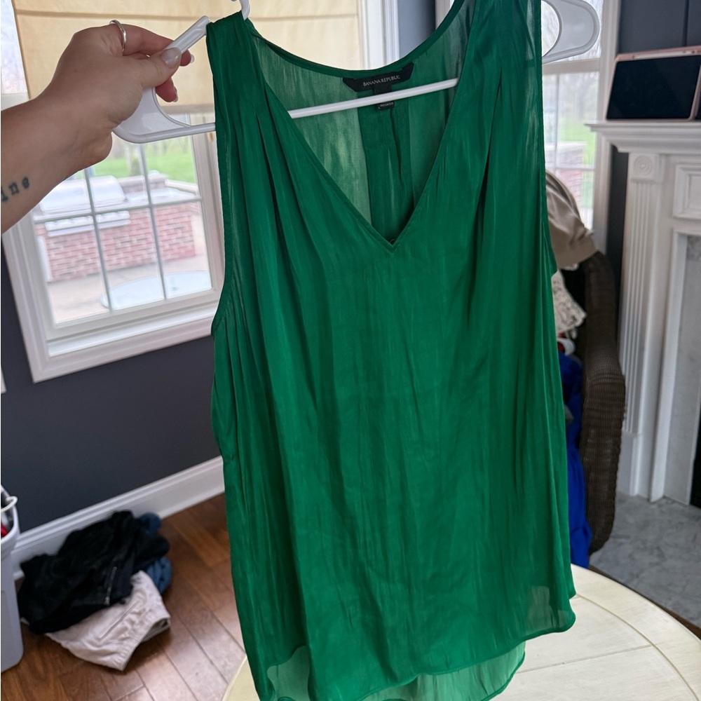 Satin Green Banana Republic V-Neck Tank size medium
